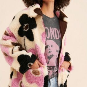 Flower fleece jacket! Cozy and retro print!